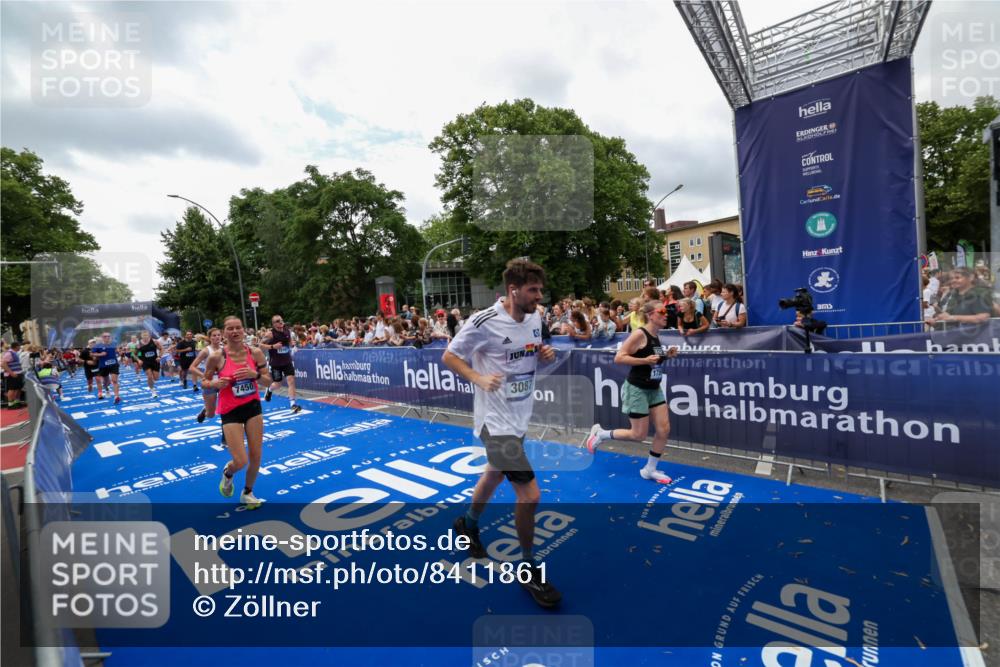 29.06.2025 - hella hamburg halbmarathon Zöllner http://msf.ph/oto/8411861 29.06.2025 10:46:18 Ziel 1569, 1759, 2048, 2590, 3056, 3087, 4949, 6388, 7450, 9497, 10796, 11094, 14200, 14262, 17190, 18797 meine-sportfotos.de