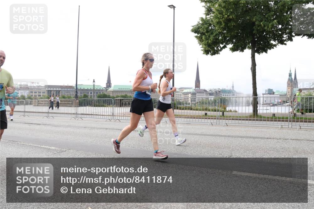 29.06.2025 - hella hamburg halbmarathon Lena Gebhardt http://msf.ph/oto/8411874 29.06.2025 10:25:32 Lombardsbrücke 1093, 1305, 1481, 1627, 2000, 2278, 3343, 3765, 3920, 3961, 3963, 4378, 5028, 5564, 5814, 6869, 8083, 8881, 8962, 9811, 9927, 10104, 10845, 10846, 11157, 11662, 11699, 11921, 12074, 12505, 13510, 13653, 13842, 14086, 14649, 14936, 15016, 15119, 15153, 15283, 15679, 16289, 16354, 16381, 16421, 16422, 16927 meine-sportfotos.de