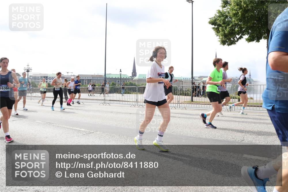 29.06.2025 - hella hamburg halbmarathon Lena Gebhardt http://msf.ph/oto/8411880 29.06.2025 10:41:53 Lombardsbrücke 16364, 4541, 1039, 1314, 1509, 1536, 1542, 1623, 1648, 1712, 1752, 2145, 2153, 2258, 2523, 2974, 3276, 3326, 3344, 3459, 3460, 3568, 3623, 4329, 4415, 4541, 4610, 4735, 4736, 4787, 5432, 5671, 6136, 6137, 6153, 6320, 6430, 6436, 6450, 6618, 6837, 6846, 7022, 7023, 7477, 7955, 7968, 8004, 8162, 8163, 8300, 8301, 8443, 8848, 8897, 8908, 9008, 9223, 9467, 9588, 10027, 10348, 10483, 10623, 11011, 11166 meine-sportfotos.de
