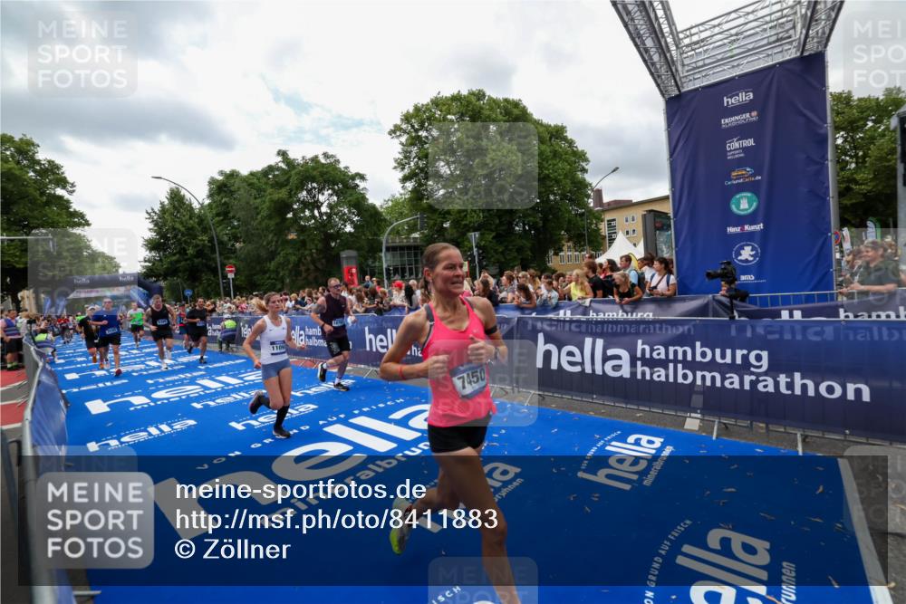 29.06.2025 - hella hamburg halbmarathon Zöllner http://msf.ph/oto/8411883 29.06.2025 10:46:18 Ziel 1569, 1759, 2048, 2590, 3056, 3087, 4949, 6388, 7450, 9497, 10796, 11094, 14200, 14262, 17190, 18797 meine-sportfotos.de