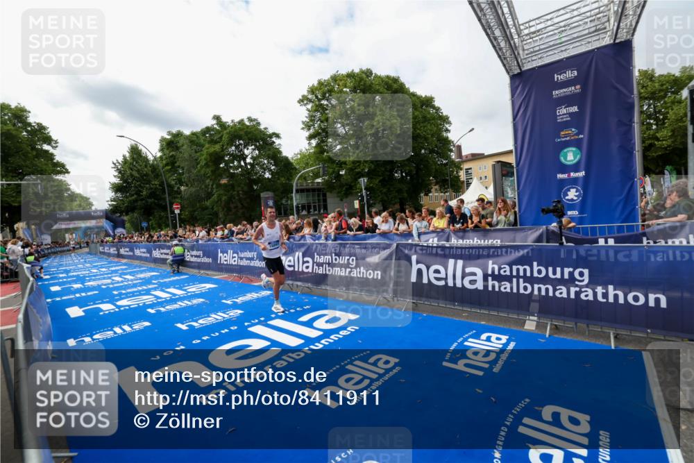 29.06.2025 - hella hamburg halbmarathon Zöllner http://msf.ph/oto/8411911 29.06.2025 10:22:49 Ziel 18897 meine-sportfotos.de