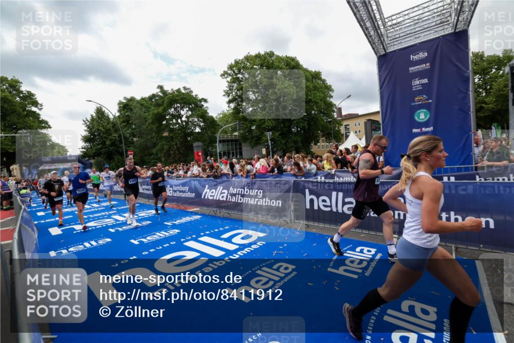 29.06.2025 - hella hamburg halbmarathon Zöllner http://msf.ph/oto/8411912 29.06.2025 10:46:20 Ziel 1569, 1600, 2048, 2590, 3056, 4949, 6388, 6691, 8142, 9497, 10796, 11094, 14200, 14262, 17190, 18118, 18797 meine-sportfotos.de