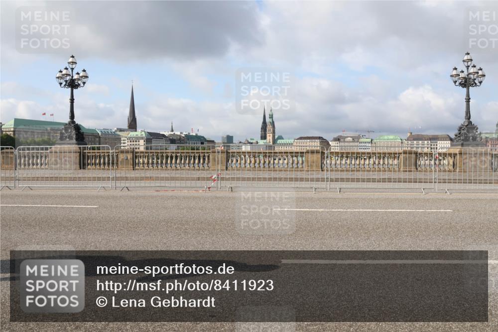 29.06.2025 - hella hamburg halbmarathon Lena Gebhardt http://msf.ph/oto/8411923 29.06.2025 08:55:33 Lombardsbrücke  meine-sportfotos.de