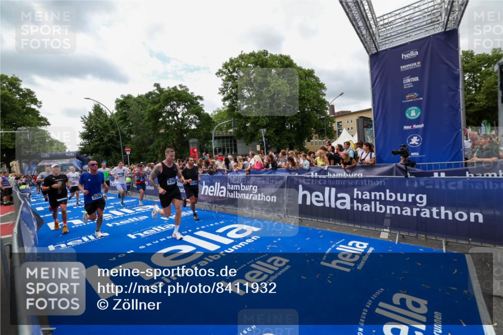 29.06.2025 - hella hamburg halbmarathon Zöllner http://msf.ph/oto/8411932 29.06.2025 10:46:20 Ziel 1569, 1600, 2048, 2590, 3056, 4949, 6388, 6691, 8142, 9497, 10796, 11094, 14200, 14262, 17190, 18118, 18797 meine-sportfotos.de