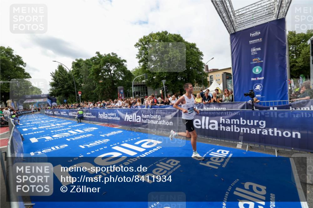 29.06.2025 - hella hamburg halbmarathon Zöllner http://msf.ph/oto/8411934 29.06.2025 10:22:50 Ziel 18897 meine-sportfotos.de