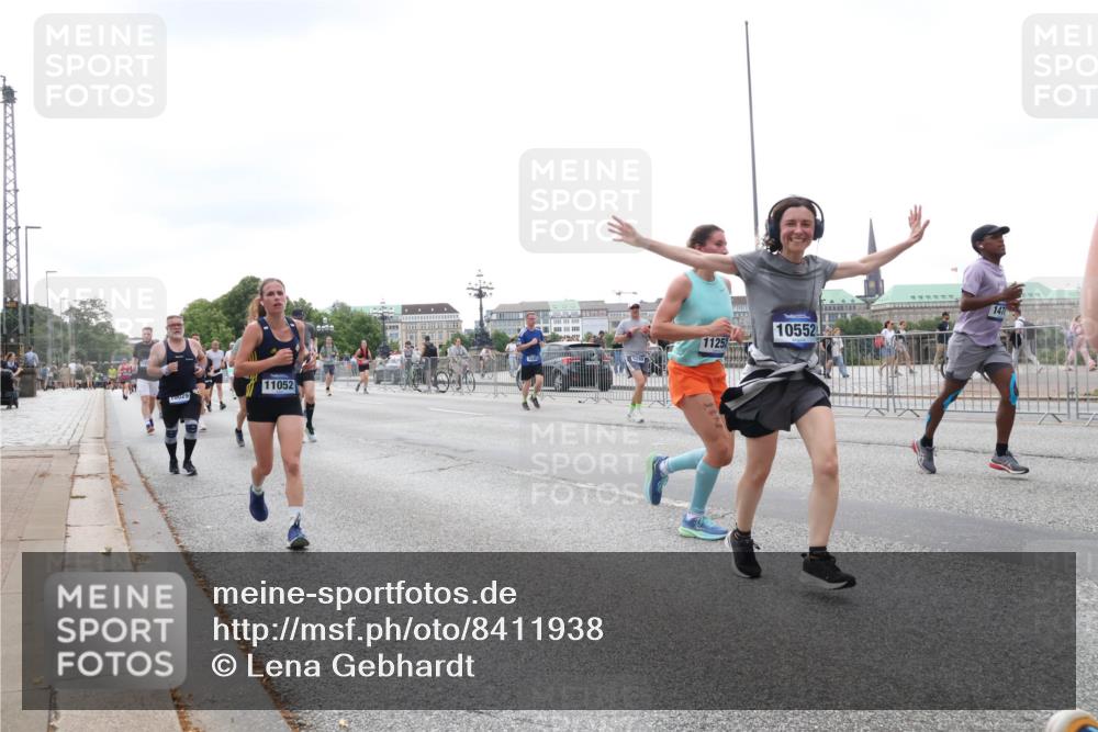 29.06.2025 - hella hamburg halbmarathon Lena Gebhardt http://msf.ph/oto/8411938 29.06.2025 10:51:11 Lombardsbrücke 0029, 11052, 1125, 10552, 147, 1129, 1203, 1208, 1404, 1478, 1617, 2200, 2202, 2358, 2380, 2484, 2485, 2859, 3184, 3229, 3647, 3934, 4156, 4652, 4713, 4771, 4848, 4878, 4920, 5286, 5289, 5357, 5394, 5530, 6178, 6961, 7012, 7133, 7141, 7161, 7769, 7770, 7771, 7825, 8040, 8200, 8410, 8672, 8779, 8986, 9166, 9167, 9168, 9582, 9583, 9763, 10029, 10437, 10552, 10614, 10636, 11034, 11052, 11252, 11575, 11577, 12392, 12393, 14534 meine-sportfotos.de
