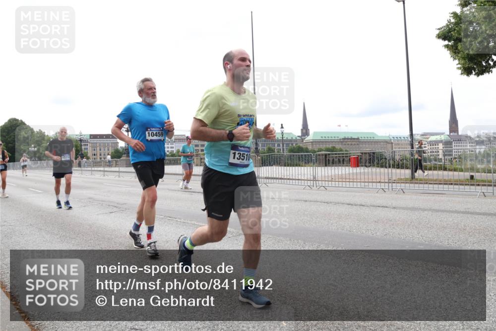 29.06.2025 - hella hamburg halbmarathon Lena Gebhardt http://msf.ph/oto/8411942 29.06.2025 10:25:32 Lombardsbrücke 15115, 157, 10459, 13510, 1093, 1305, 1481, 1627, 2000, 2278, 3343, 3765, 3920, 3961, 3963, 4378, 5028, 5564, 5814, 6869, 8083, 8881, 8962, 9811, 9927, 10104, 10845, 10846, 11157, 11662, 11699, 11921, 12074, 12505, 13510, 13653, 13842, 14086, 14649, 14936, 15016, 15119, 15153, 15283, 15679, 16289, 16354, 16381, 16421, 16422, 16927 meine-sportfotos.de