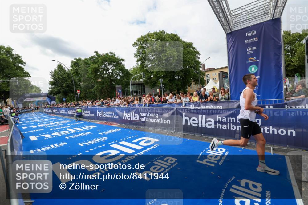 29.06.2025 - hella hamburg halbmarathon Zöllner http://msf.ph/oto/8411944 29.06.2025 10:22:50 Ziel 18897 meine-sportfotos.de