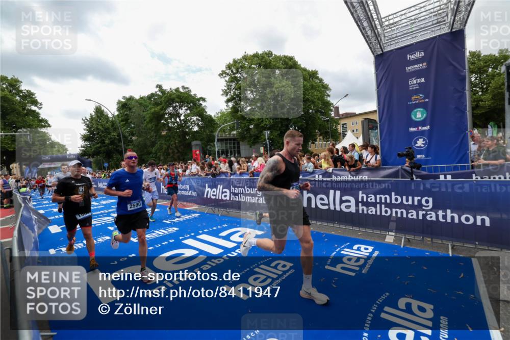29.06.2025 - hella hamburg halbmarathon Zöllner http://msf.ph/oto/8411947 29.06.2025 10:46:21 Ziel 1569, 1600, 2048, 2590, 3056, 4949, 6388, 6691, 8142, 9497, 10796, 12171, 12651, 13698, 14200, 14262, 17190, 18118, 18211 meine-sportfotos.de