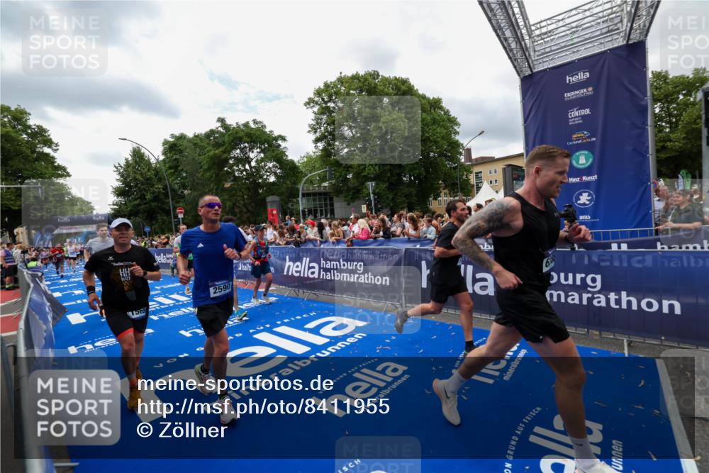 29.06.2025 - hella hamburg halbmarathon Zöllner http://msf.ph/oto/8411955 29.06.2025 10:46:21 Ziel 1569, 1600, 2048, 2590, 3056, 4949, 6388, 6691, 8142, 9497, 10796, 12171, 12651, 13698, 14200, 14262, 17190, 18118, 18211 meine-sportfotos.de