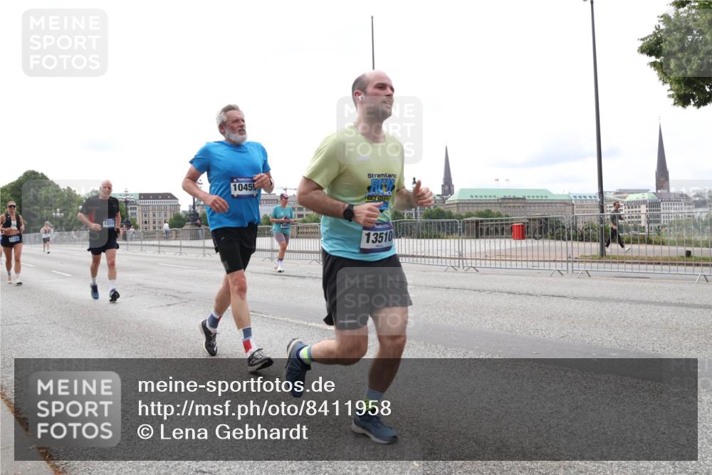 29.06.2025 - hella hamburg halbmarathon Lena Gebhardt http://msf.ph/oto/8411958 29.06.2025 10:25:32 Lombardsbrücke 15119, 10459, 13510, 1093, 1305, 1481, 1627, 2000, 2278, 3343, 3765, 3920, 3961, 3963, 4378, 5028, 5564, 5814, 6869, 8083, 8881, 8962, 9811, 9927, 10104, 10845, 10846, 11157, 11662, 11699, 11921, 12074, 12505, 13510, 13653, 13842, 14086, 14649, 14936, 15016, 15119, 15153, 15283, 15679, 16289, 16354, 16381, 16421, 16422, 16927 meine-sportfotos.de