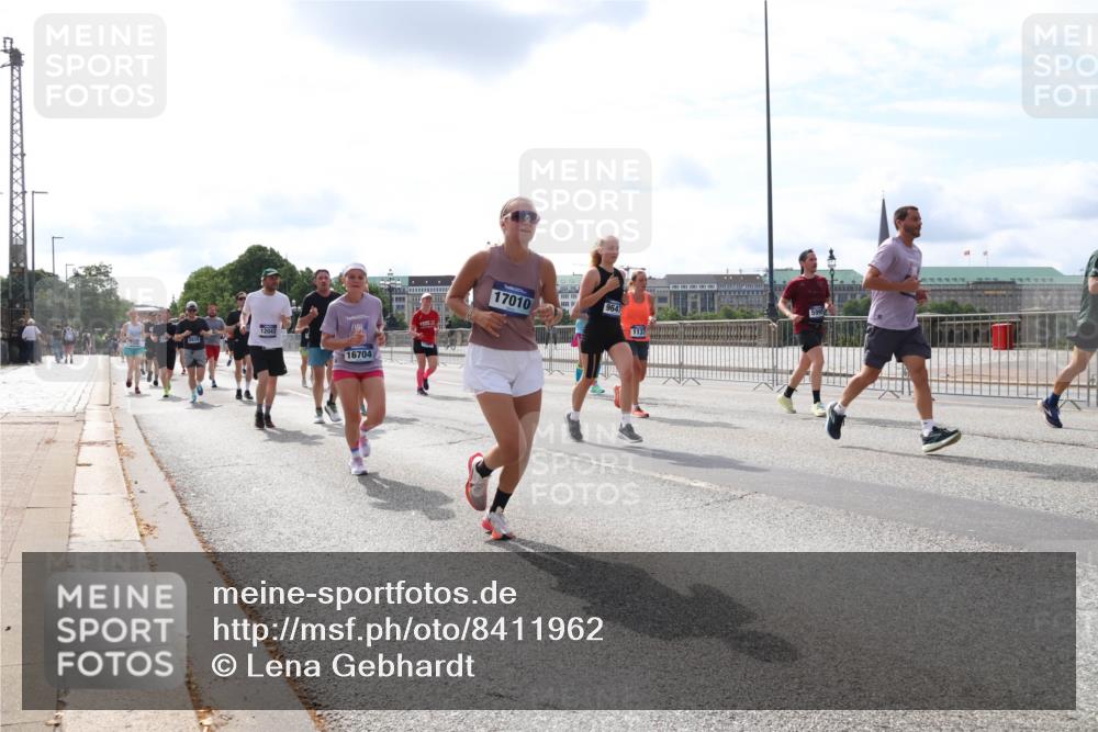 29.06.2025 - hella hamburg halbmarathon Lena Gebhardt http://msf.ph/oto/8411962 29.06.2025 10:17:12 Lombardsbrücke 16704, 17010, 9647, 1137, 1083, 1117, 1137, 1240, 1298, 1331, 1348, 1356, 1403, 1477, 1553, 1602, 2225, 2305, 2860, 2908, 3088, 3210, 3450, 3464, 3466, 3622, 3802, 3803, 4194, 4852, 5023, 5390, 5929, 5930, 5995, 6126, 6128, 6328, 6520, 6522, 6742, 6941, 6948, 7011, 7114, 7115, 7257, 7345, 7360, 7376, 7410, 7445, 7647, 7924, 7928, 7945, 8210, 8253, 8263, 8309, 8351, 8433, 8513, 8558, 8619, 8895, 8983, 9091, 9152, 9208, 9259, 9332, 9492 meine-sportfotos.de