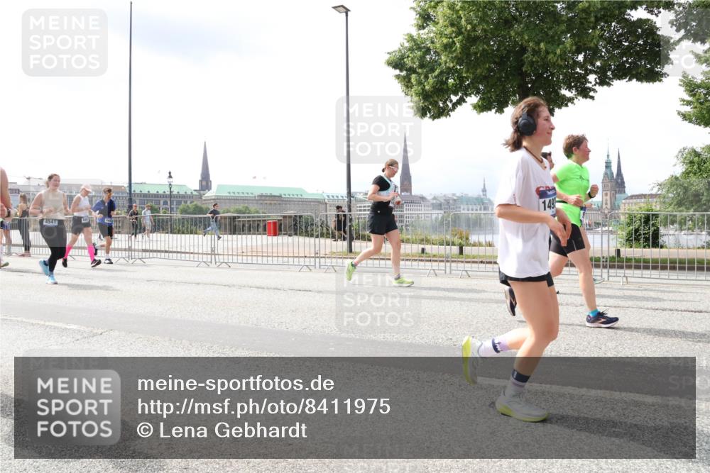 29.06.2025 - hella hamburg halbmarathon Lena Gebhardt http://msf.ph/oto/8411975 29.06.2025 10:41:54 Lombardsbrücke 4541, 149, 1039, 1314, 1509, 1536, 1623, 1648, 1712, 1752, 2145, 2153, 2258, 2523, 2974, 3276, 3326, 3344, 3459, 3460, 3568, 3623, 4329, 4415, 4541, 4610, 4735, 4736, 4787, 4885, 5432, 5671, 6136, 6137, 6153, 6320, 6430, 6436, 6450, 6618, 6837, 6846, 7022, 7023, 7477, 7955, 7968, 8004, 8162, 8163, 8300, 8301, 8443, 8848, 8897, 8908, 9008, 9223, 9467, 9588, 10027, 10348, 10483, 10623, 11011, 11166 meine-sportfotos.de