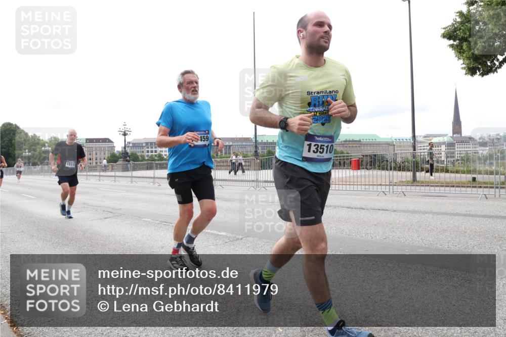 29.06.2025 - hella hamburg halbmarathon Lena Gebhardt http://msf.ph/oto/8411979 29.06.2025 10:25:33 Lombardsbrücke 15119, 2025, 159, 13510, 1093, 1305, 1479, 1481, 1627, 2000, 2278, 3343, 3765, 3920, 3961, 3963, 4378, 5028, 5564, 5814, 6869, 8083, 8881, 8962, 9811, 9927, 10104, 10845, 10846, 11157, 11662, 11699, 11921, 12074, 12505, 13510, 13653, 13842, 14086, 14649, 14936, 15016, 15119, 15283, 15679, 16289, 16354, 16381, 16421, 16422, 16927 meine-sportfotos.de