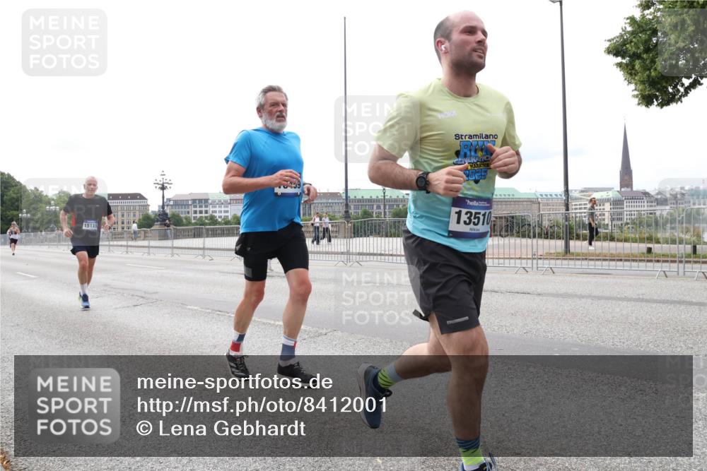 29.06.2025 - hella hamburg halbmarathon Lena Gebhardt http://msf.ph/oto/8412001 29.06.2025 10:25:33 Lombardsbrücke 15119, 2025, 13510, 1093, 1305, 1479, 1481, 1627, 2000, 2278, 3343, 3765, 3920, 3961, 3963, 4378, 5028, 5564, 5814, 6869, 8083, 8881, 8962, 9811, 9927, 10104, 10845, 10846, 11157, 11662, 11699, 11921, 12074, 12505, 13510, 13653, 13842, 14086, 14649, 14936, 15016, 15119, 15283, 15679, 16289, 16354, 16381, 16421, 16422, 16927 meine-sportfotos.de