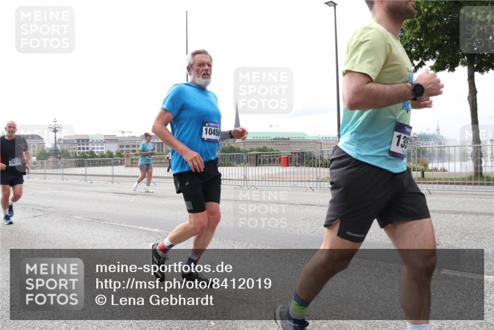 29.06.2025 - hella hamburg halbmarathon Lena Gebhardt http://msf.ph/oto/8412019 29.06.2025 10:25:33 Lombardsbrücke 15119, 10459, 135, 1093, 1305, 1479, 1481, 1627, 2000, 2278, 3343, 3765, 3920, 3961, 3963, 4378, 5028, 5564, 5814, 6869, 8083, 8881, 8962, 9811, 9927, 10104, 10845, 10846, 11157, 11662, 11699, 11921, 12074, 12505, 13510, 13653, 13842, 14086, 14649, 14936, 15016, 15119, 15283, 15679, 16289, 16354, 16381, 16421, 16422, 16927 meine-sportfotos.de