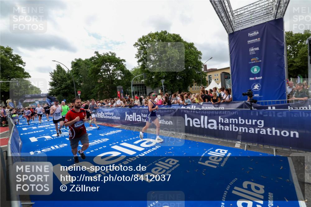 29.06.2025 - hella hamburg halbmarathon Zöllner http://msf.ph/oto/8412037 29.06.2025 10:46:26 Ziel 1600, 2222, 2842, 4237, 6421, 6691, 6978, 7335, 8142, 8981, 11185, 11773, 12171, 12651, 12891, 13698, 14045, 14200, 14228, 14262, 14482, 15157, 16127, 18118, 18211, 18637, 19209 meine-sportfotos.de