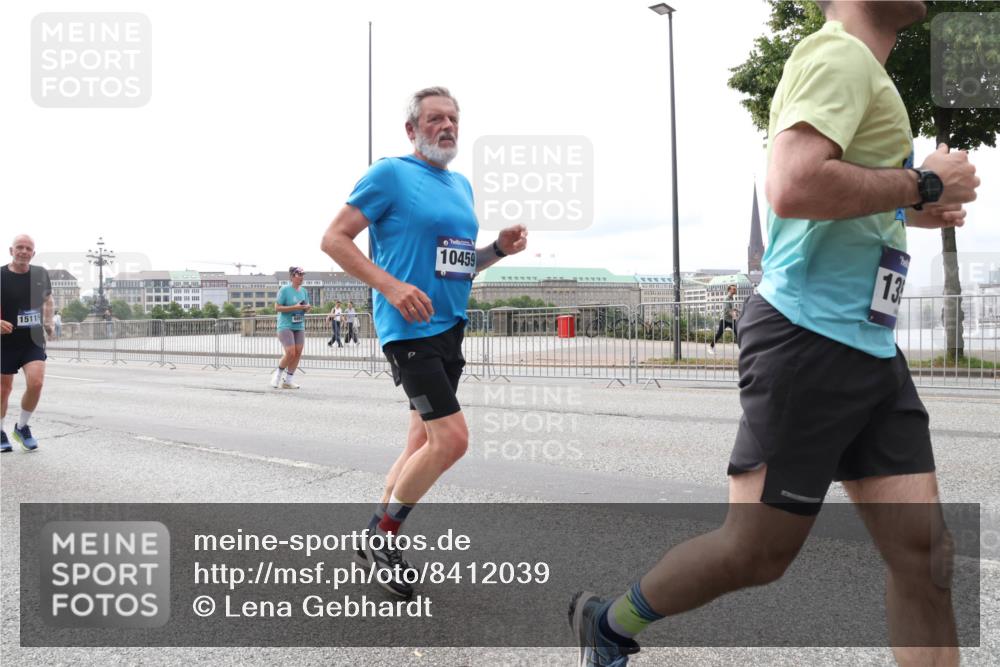 29.06.2025 - hella hamburg halbmarathon Lena Gebhardt http://msf.ph/oto/8412039 29.06.2025 10:25:33 Lombardsbrücke 15119, 10459, 13, 1093, 1305, 1479, 1481, 1627, 2000, 2278, 3343, 3765, 3920, 3961, 3963, 4378, 5028, 5564, 5814, 6869, 8083, 8881, 8962, 9811, 9927, 10104, 10845, 10846, 11157, 11662, 11699, 11921, 12074, 12505, 13510, 13653, 13842, 14086, 14649, 14936, 15016, 15119, 15283, 15679, 16289, 16354, 16381, 16421, 16422, 16927 meine-sportfotos.de
