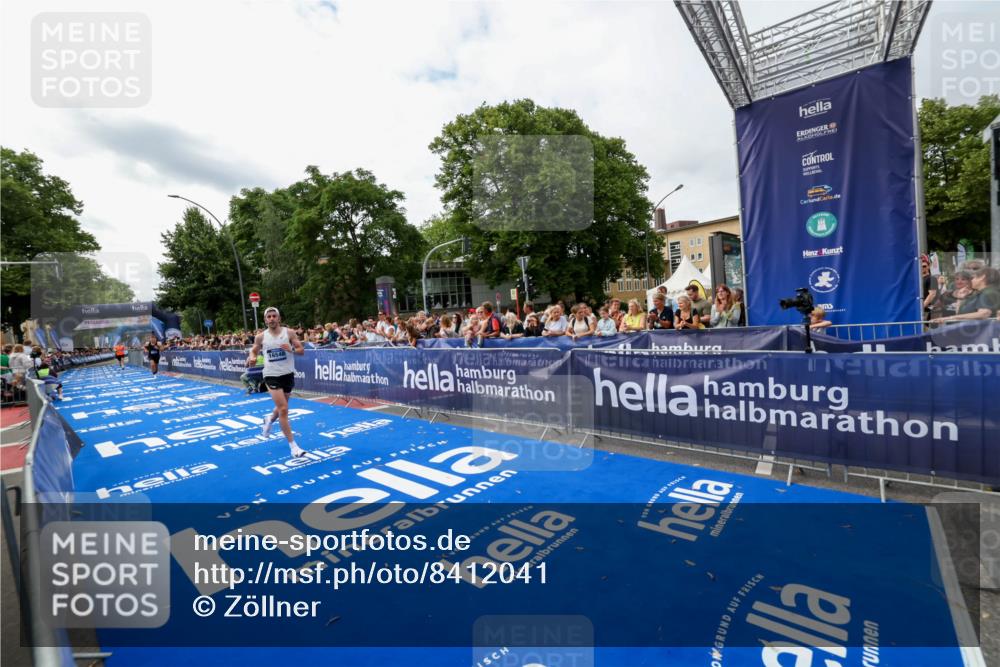 29.06.2025 - hella hamburg halbmarathon Zöllner http://msf.ph/oto/8412041 29.06.2025 10:22:58 Ziel 11624, 16548, 18328 meine-sportfotos.de