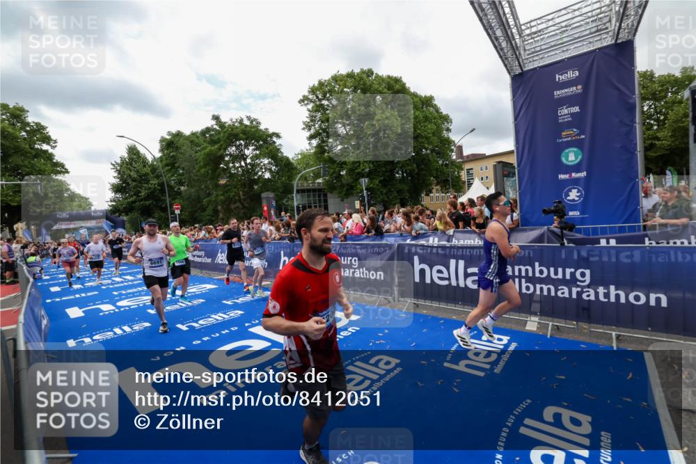 29.06.2025 - hella hamburg halbmarathon Zöllner http://msf.ph/oto/8412051 29.06.2025 10:46:26 Ziel 1600, 2222, 2842, 4237, 6421, 6691, 6978, 7335, 8142, 8981, 11185, 11773, 12171, 12651, 12891, 13698, 14045, 14200, 14228, 14262, 14482, 15157, 16127, 18118, 18211, 18637, 19209 meine-sportfotos.de