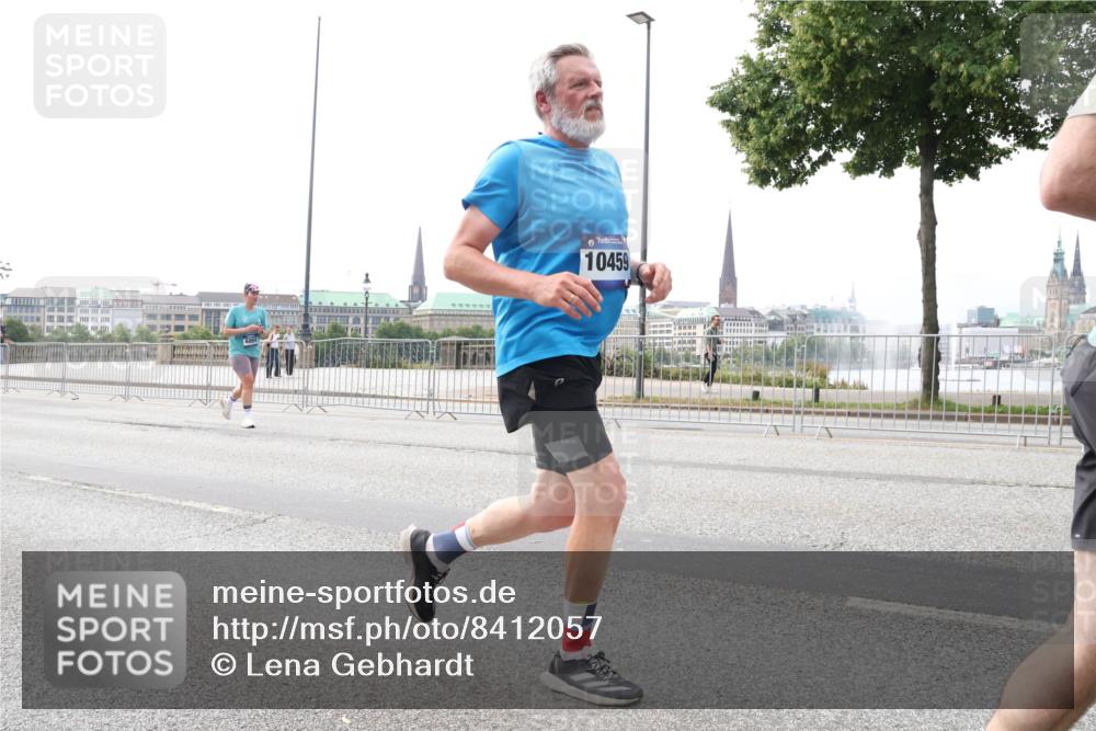 29.06.2025 - hella hamburg halbmarathon Lena Gebhardt http://msf.ph/oto/8412057 29.06.2025 10:25:33 Lombardsbrücke 10459, 1093, 1305, 1479, 1481, 1627, 2000, 2278, 3343, 3765, 3920, 3961, 3963, 4378, 5028, 5564, 5814, 6869, 8083, 8881, 8962, 9811, 9927, 10104, 10845, 10846, 11157, 11662, 11699, 11921, 12074, 12505, 13510, 13653, 13842, 14086, 14649, 14936, 15016, 15119, 15283, 15679, 16289, 16354, 16381, 16421, 16422, 16927 meine-sportfotos.de