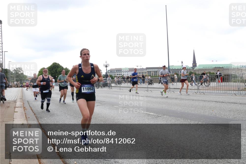 29.06.2025 - hella hamburg halbmarathon Lena Gebhardt http://msf.ph/oto/8412062 29.06.2025 10:51:12 Lombardsbrücke 029, 7825, 11052, 5289, 1129, 1203, 1208, 1404, 1478, 1617, 2200, 2202, 2358, 2380, 2484, 2485, 2859, 3229, 3934, 4156, 4652, 4713, 4771, 4848, 4878, 4920, 5286, 5289, 5357, 5394, 5530, 6091, 6178, 6961, 7012, 7133, 7141, 7161, 7769, 7770, 7771, 7825, 7871, 8040, 8200, 8410, 8672, 8779, 8986, 9166, 9167, 9582, 9583, 9763, 10029, 10437, 10552, 10614, 10636, 11034, 11052, 11252, 11268, 11575, 11577, 12392, 12393, 14534 meine-sportfotos.de