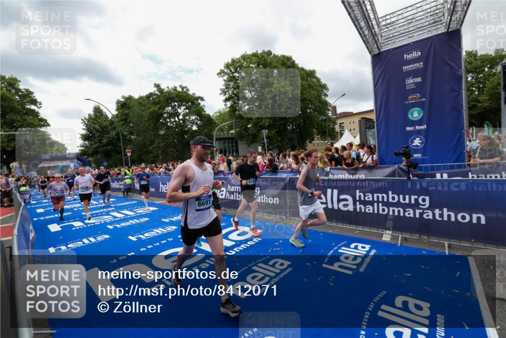 29.06.2025 - hella hamburg halbmarathon Zöllner http://msf.ph/oto/8412071 29.06.2025 10:46:27 Ziel 1600, 2222, 2842, 4237, 6421, 6691, 6978, 7335, 8142, 8981, 9786, 11185, 11773, 12171, 12651, 12891, 13698, 14045, 14200, 14228, 14262, 14482, 15157, 16127, 18118, 18211, 18637, 19209 meine-sportfotos.de