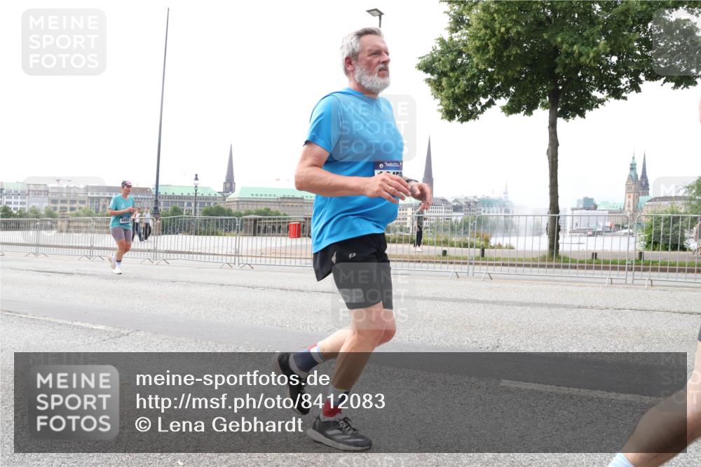 29.06.2025 - hella hamburg halbmarathon Lena Gebhardt http://msf.ph/oto/8412083 29.06.2025 10:25:33 Lombardsbrücke 1093, 1305, 1479, 1481, 1627, 2000, 2278, 3343, 3765, 3920, 3961, 3963, 4378, 5028, 5564, 5814, 6869, 8083, 8881, 8962, 9811, 9927, 10104, 10845, 10846, 11157, 11662, 11699, 11921, 12074, 12505, 13510, 13653, 13842, 14086, 14649, 14936, 15016, 15119, 15283, 15679, 16289, 16354, 16381, 16421, 16422, 16927 meine-sportfotos.de