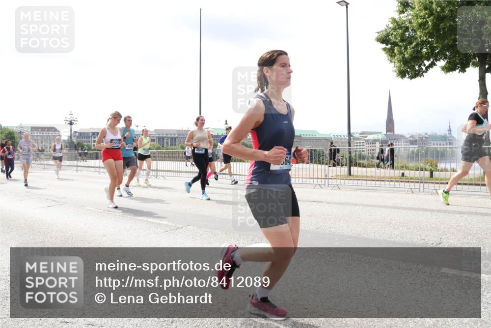29.06.2025 - hella hamburg halbmarathon Lena Gebhardt http://msf.ph/oto/8412089 29.06.2025 10:41:55 Lombardsbrücke 2233, 14043, 4541, 1039, 1314, 1509, 1623, 1648, 1712, 1752, 2145, 2153, 2258, 2523, 2974, 3276, 3326, 3344, 3459, 3460, 3568, 4329, 4415, 4541, 4610, 4735, 4736, 4787, 4885, 5432, 5671, 6136, 6137, 6153, 6320, 6430, 6436, 6450, 6618, 6837, 6846, 7022, 7023, 7357, 7477, 7955, 7968, 8004, 8014, 8162, 8163, 8300, 8301, 8443, 8848, 8897, 8908, 9008, 9223, 9467, 9588, 10027, 10348, 10483, 10623, 11011, 11166 meine-sportfotos.de