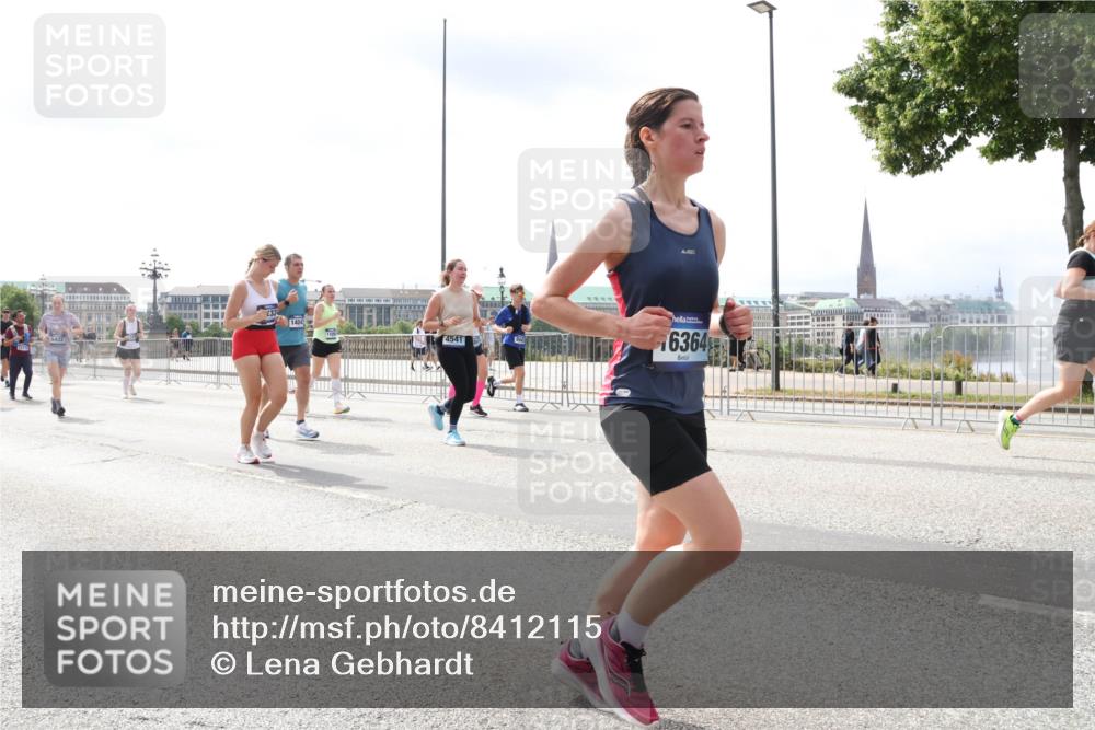 29.06.2025 - hella hamburg halbmarathon Lena Gebhardt http://msf.ph/oto/8412115 29.06.2025 10:41:55 Lombardsbrücke 5432, 4541, 6364, 1039, 1314, 1509, 1623, 1648, 1712, 1752, 2145, 2153, 2258, 2523, 2974, 3276, 3326, 3344, 3459, 3460, 3568, 4329, 4415, 4541, 4610, 4735, 4736, 4787, 4885, 5432, 5671, 6136, 6137, 6153, 6320, 6430, 6436, 6450, 6618, 6837, 6846, 7022, 7023, 7357, 7477, 7955, 7968, 8004, 8014, 8162, 8163, 8300, 8301, 8443, 8848, 8897, 8908, 9008, 9223, 9467, 9588, 10027, 10348, 10483, 10623, 11011, 11166 meine-sportfotos.de