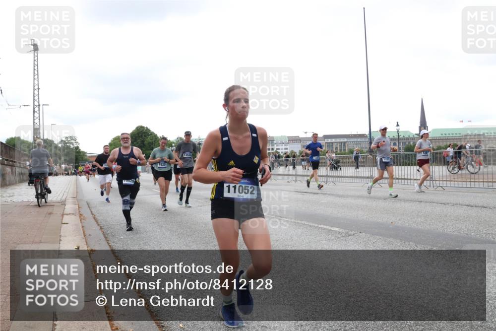 29.06.2025 - hella hamburg halbmarathon Lena Gebhardt http://msf.ph/oto/8412128 29.06.2025 10:51:13 Lombardsbrücke 10029, 7825, 13522, 11052, 1129, 1203, 1208, 1404, 1478, 1617, 2200, 2202, 2358, 2380, 2484, 2485, 2859, 3229, 3934, 4156, 4652, 4713, 4771, 4808, 4848, 4878, 4920, 5286, 5289, 5357, 5394, 5530, 6091, 6178, 6961, 7012, 7141, 7769, 7770, 7771, 7825, 7871, 8040, 8200, 8410, 8672, 8779, 8986, 9166, 9167, 9582, 9583, 9763, 10029, 10437, 10552, 10614, 10636, 11034, 11052, 11252, 11268, 11575, 11577, 12392, 12393, 14534 meine-sportfotos.de