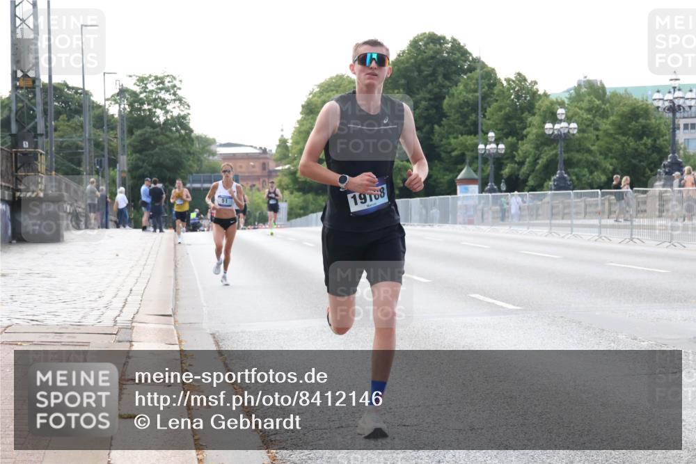 29.06.2025 - hella hamburg halbmarathon Lena Gebhardt http://msf.ph/oto/8412146 29.06.2025 09:39:31 Lombardsbrücke 51, 19108, 51, 4524, 6699, 11342, 13016, 14188, 14932, 15166, 16529, 16548, 18694, 18848, 19072, 19108 meine-sportfotos.de
