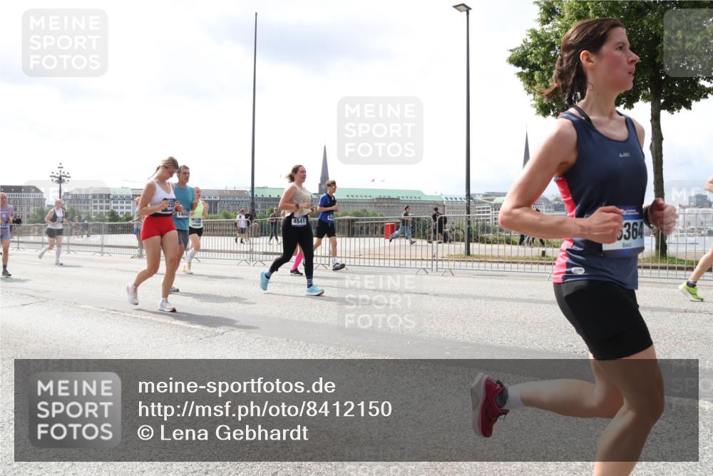 29.06.2025 - hella hamburg halbmarathon Lena Gebhardt http://msf.ph/oto/8412150 29.06.2025 10:41:55 Lombardsbrücke 14043, 4541, 364, 1039, 1314, 1509, 1623, 1648, 1712, 1752, 2145, 2153, 2258, 2523, 2974, 3276, 3326, 3344, 3459, 3460, 3568, 4329, 4415, 4541, 4610, 4735, 4736, 4787, 4885, 5432, 5671, 6136, 6137, 6153, 6320, 6430, 6436, 6450, 6618, 6837, 6846, 7022, 7023, 7357, 7477, 7955, 7968, 8004, 8014, 8162, 8163, 8300, 8301, 8443, 8848, 8897, 8908, 9008, 9223, 9467, 9588, 10027, 10348, 10483, 10623, 11011, 11166 meine-sportfotos.de