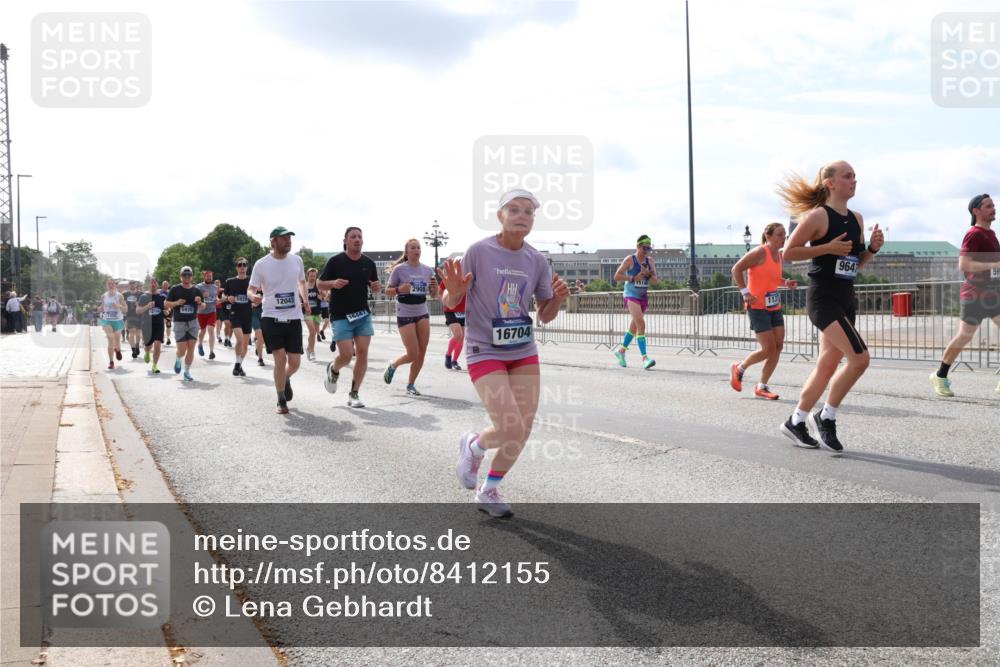 29.06.2025 - hella hamburg halbmarathon Lena Gebhardt http://msf.ph/oto/8412155 29.06.2025 10:17:13 Lombardsbrücke 5929, 12043, 5930, 16447, 2908, 16704, 15140, 9647, 1083, 1117, 1137, 1240, 1298, 1331, 1348, 1356, 1403, 1477, 1553, 1602, 2225, 2305, 2860, 2908, 3088, 3210, 3450, 3464, 3466, 3622, 3802, 3803, 4194, 4852, 5023, 5390, 5929, 5930, 5995, 6126, 6128, 6328, 6520, 6522, 6742, 6941, 6948, 7011, 7114, 7115, 7257, 7291, 7345, 7360, 7376, 7410, 7445, 7566, 7647, 7844, 7924, 7928, 7945, 8210, 8253, 8263, 8309, 8351, 8433, 8513, 8558, 8619, 8895, 8983, 9091, 9152, 9208, 9259, 9492 meine-sportfotos.de
