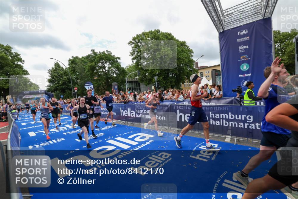 29.06.2025 - hella hamburg halbmarathon Zöllner http://msf.ph/oto/8412170 29.06.2025 10:46:32 Ziel 2222, 2842, 4237, 4497, 5459, 6421, 6978, 7335, 8482, 8981, 9232, 9386, 9529, 9786, 11185, 11773, 12891, 14045, 14228, 14482, 15157, 17281, 17461, 18637, 18882, 19209 meine-sportfotos.de