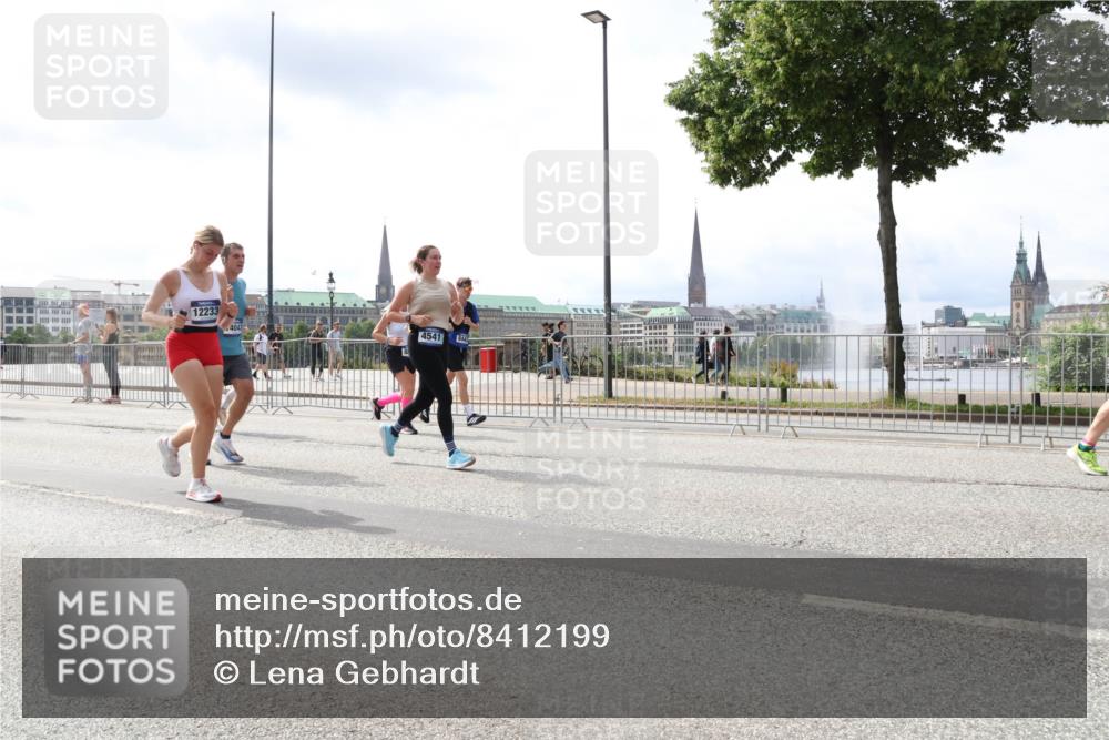 29.06.2025 - hella hamburg halbmarathon Lena Gebhardt http://msf.ph/oto/8412199 29.06.2025 10:41:55 Lombardsbrücke 12233, 4043, 4541, 1039, 1314, 1509, 1623, 1648, 1712, 1752, 2145, 2153, 2258, 2523, 2974, 3276, 3326, 3344, 3459, 3460, 3568, 4329, 4415, 4541, 4610, 4735, 4736, 4787, 4885, 5432, 5671, 6136, 6137, 6153, 6320, 6430, 6436, 6450, 6618, 6837, 6846, 7022, 7023, 7357, 7477, 7955, 7968, 8004, 8014, 8162, 8163, 8300, 8301, 8443, 8848, 8897, 8908, 9008, 9223, 9467, 9588, 10027, 10348, 10483, 10623, 11011, 11166 meine-sportfotos.de
