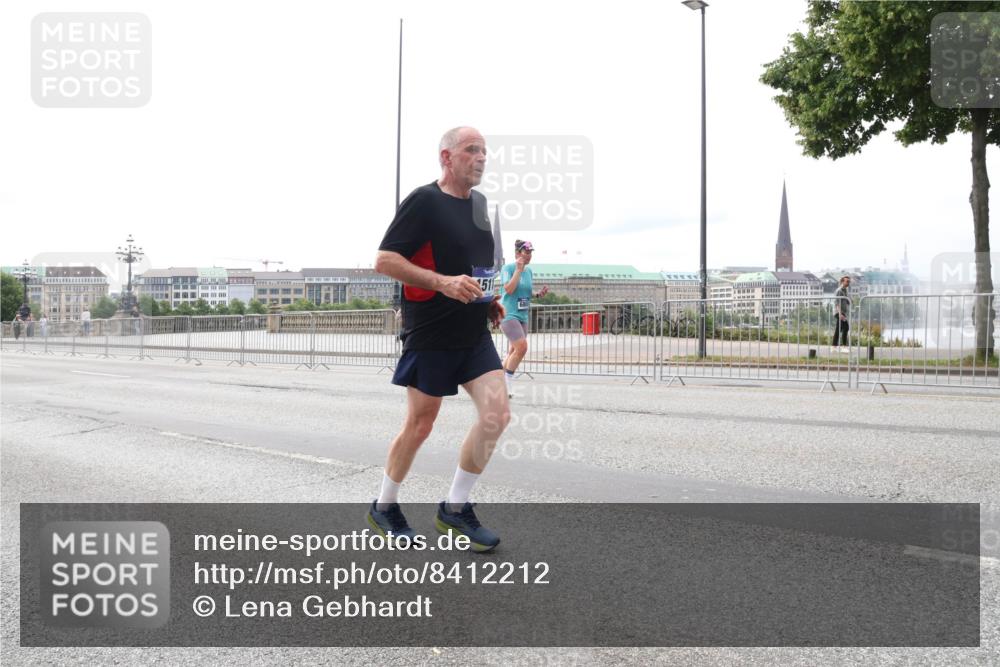 29.06.2025 - hella hamburg halbmarathon Lena Gebhardt http://msf.ph/oto/8412212 29.06.2025 10:25:35 Lombardsbrücke 511, 1093, 1305, 1479, 1481, 1627, 2278, 3343, 3765, 3920, 3961, 3963, 4378, 4797, 5028, 5564, 5814, 6663, 6869, 8083, 8881, 8962, 9811, 9927, 10104, 10845, 10846, 11157, 11596, 11662, 11699, 11921, 12074, 12505, 13510, 13653, 13842, 14086, 14223, 14936, 15016, 15119, 15283, 15679, 16289, 16354, 16381, 16421, 16422, 16927 meine-sportfotos.de