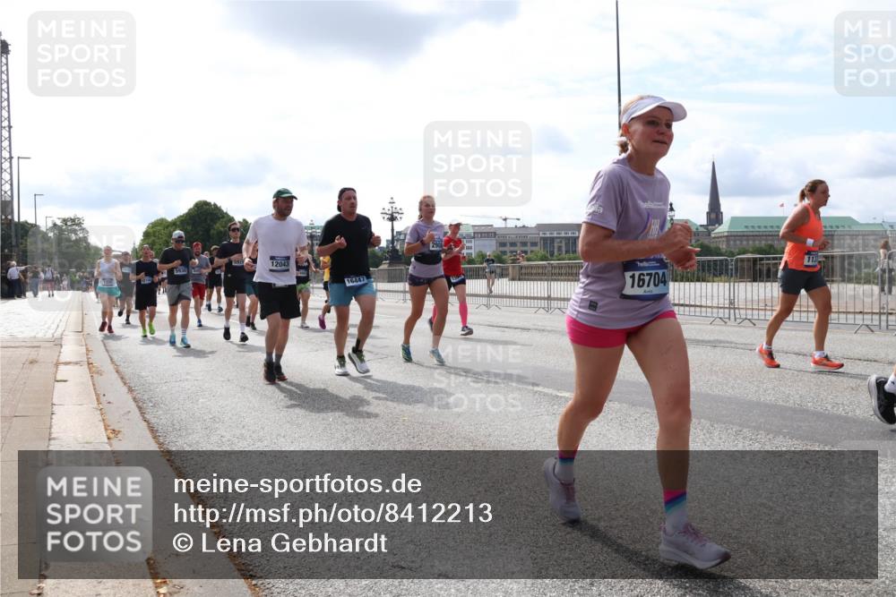 29.06.2025 - hella hamburg halbmarathon Lena Gebhardt http://msf.ph/oto/8412213 29.06.2025 10:17:13 Lombardsbrücke 12100, 5930, 12043, 16447, 16704, 1083, 1117, 1137, 1240, 1298, 1331, 1348, 1356, 1403, 1477, 1553, 1602, 2225, 2305, 2860, 2908, 3088, 3210, 3450, 3464, 3466, 3622, 3802, 3803, 4194, 4852, 5023, 5390, 5929, 5930, 5995, 6126, 6128, 6328, 6520, 6522, 6742, 6941, 6948, 7011, 7114, 7115, 7257, 7291, 7345, 7360, 7376, 7410, 7445, 7566, 7647, 7844, 7924, 7928, 7945, 8210, 8253, 8263, 8309, 8351, 8433, 8513, 8558, 8619, 8895, 8983, 9091, 9152, 9208, 9259, 9492 meine-sportfotos.de