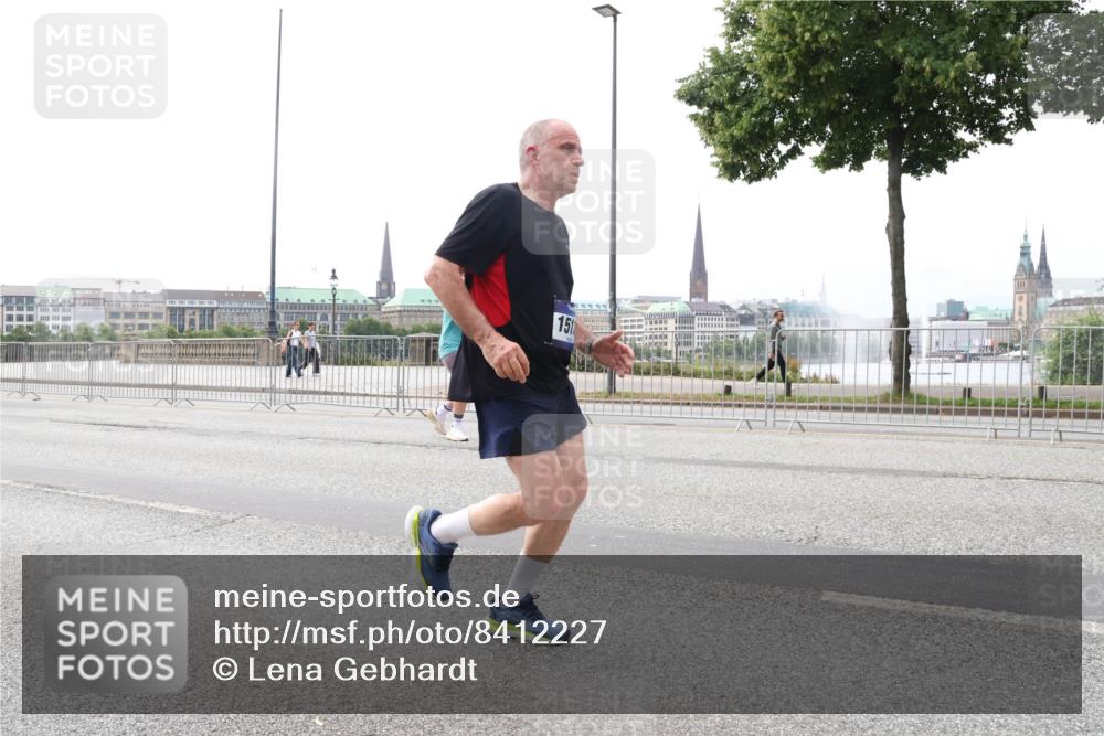 29.06.2025 - hella hamburg halbmarathon Lena Gebhardt http://msf.ph/oto/8412227 29.06.2025 10:25:35 Lombardsbrücke 151, 1093, 1305, 1479, 1481, 1627, 2278, 3343, 3765, 3920, 3961, 3963, 4378, 4797, 5028, 5564, 5814, 6663, 6869, 8083, 8881, 8962, 9811, 9927, 10104, 10845, 10846, 11157, 11596, 11662, 11699, 11921, 12074, 12505, 13510, 13653, 13842, 14086, 14223, 14936, 15016, 15119, 15283, 15679, 16289, 16354, 16381, 16421, 16422, 16927 meine-sportfotos.de