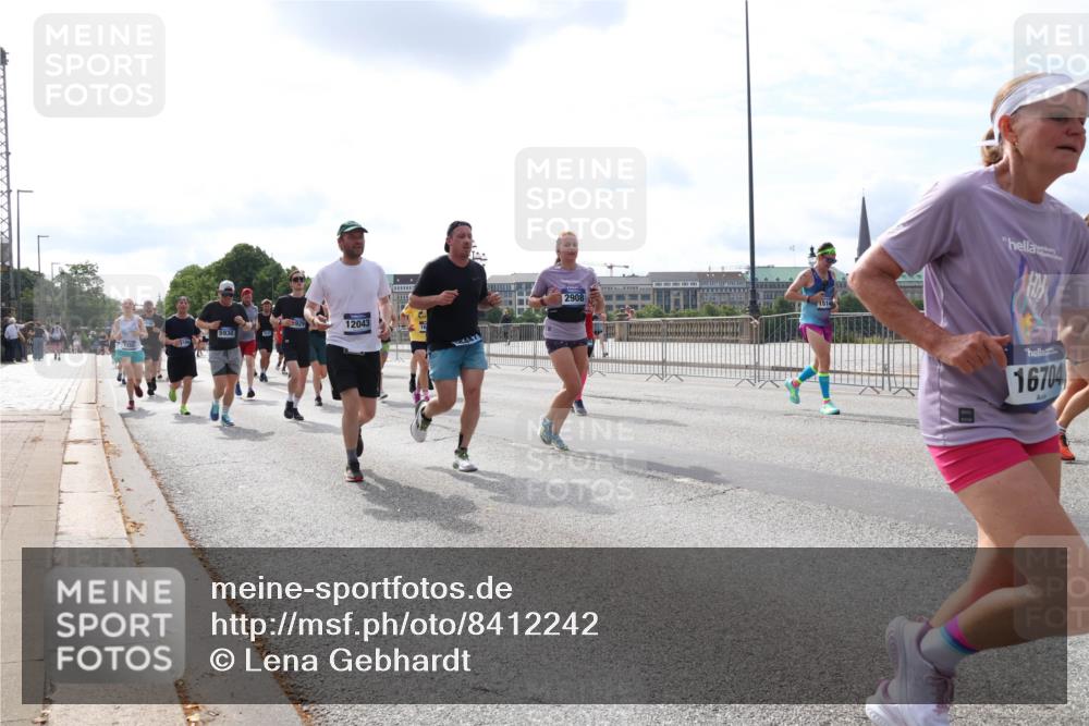 29.06.2025 - hella hamburg halbmarathon Lena Gebhardt http://msf.ph/oto/8412242 29.06.2025 10:17:13 Lombardsbrücke 12043, 447, 2908, 151, 16704, 1083, 1117, 1137, 1240, 1298, 1331, 1348, 1356, 1403, 1477, 1553, 1602, 2225, 2305, 2860, 2908, 3088, 3210, 3450, 3464, 3466, 3622, 3802, 3803, 4194, 4852, 5023, 5390, 5929, 5930, 5995, 6126, 6128, 6328, 6520, 6522, 6742, 6941, 6948, 7011, 7114, 7115, 7257, 7291, 7345, 7360, 7376, 7410, 7445, 7566, 7647, 7844, 7924, 7928, 7945, 8210, 8253, 8263, 8309, 8351, 8433, 8513, 8558, 8619, 8895, 8983, 9091, 9152, 9208, 9259, 9492 meine-sportfotos.de