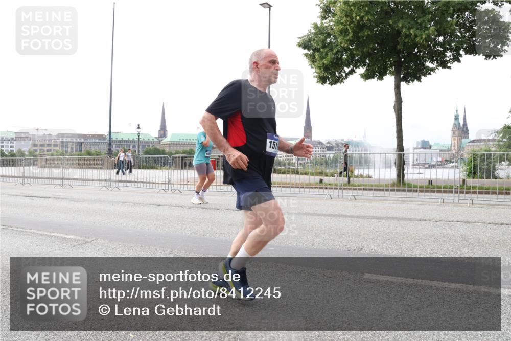 29.06.2025 - hella hamburg halbmarathon Lena Gebhardt http://msf.ph/oto/8412245 29.06.2025 10:25:35 Lombardsbrücke 151, 1093, 1305, 1479, 1481, 1627, 2278, 3343, 3765, 3920, 3961, 3963, 4378, 4797, 5028, 5564, 5814, 6663, 6869, 8083, 8881, 8962, 9811, 9927, 10104, 10845, 10846, 11157, 11596, 11662, 11699, 11921, 12074, 12505, 13510, 13653, 13842, 14086, 14223, 14936, 15016, 15119, 15283, 15679, 16289, 16354, 16381, 16421, 16422, 16927 meine-sportfotos.de