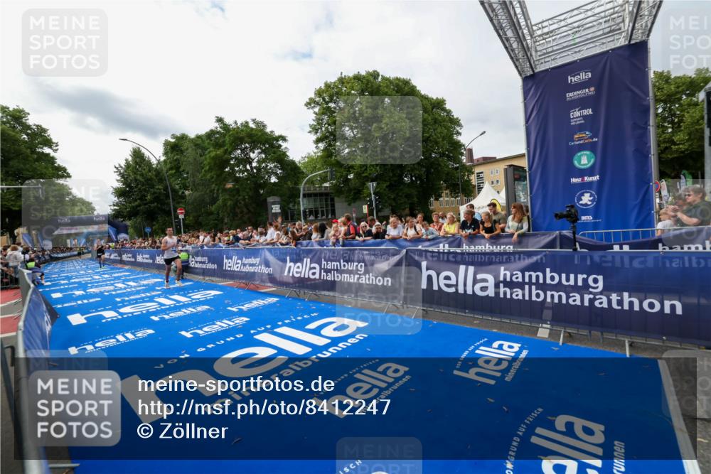 29.06.2025 - hella hamburg halbmarathon Zöllner http://msf.ph/oto/8412247 29.06.2025 10:23:07 Ziel 4128, 7862, 18930 meine-sportfotos.de