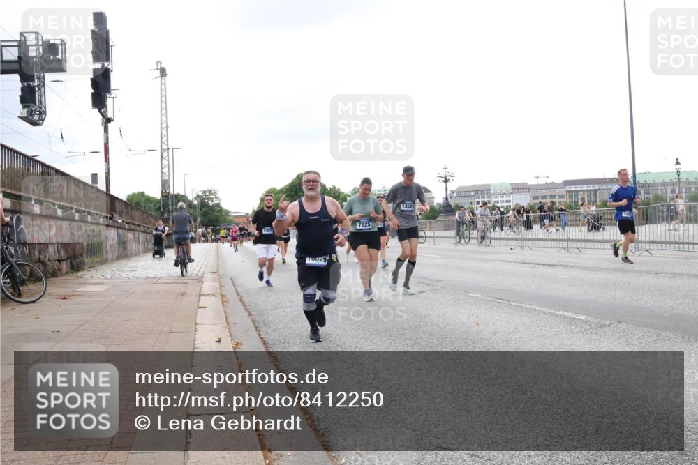 29.06.2025 - hella hamburg halbmarathon Lena Gebhardt http://msf.ph/oto/8412250 29.06.2025 10:51:14 Lombardsbrücke 10029, 7825, 135222, 1129, 1203, 1208, 1404, 1478, 1617, 1997, 2200, 2202, 2308, 2358, 2380, 2484, 2485, 2859, 3229, 3934, 4156, 4652, 4713, 4771, 4808, 4848, 4878, 4920, 5286, 5289, 5357, 5394, 5530, 6091, 6178, 6961, 7012, 7141, 7769, 7770, 7771, 7825, 7871, 7992, 8040, 8200, 8410, 8672, 8779, 8986, 9166, 9167, 9582, 9583, 9763, 10029, 10552, 10614, 10636, 11034, 11052, 11252, 11268, 11575, 11577, 14534 meine-sportfotos.de