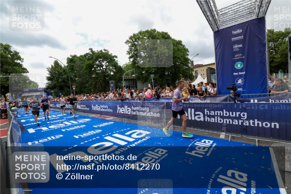 29.06.2025 - hella hamburg halbmarathon Zöllner http://msf.ph/oto/8412270 29.06.2025 10:46:36 Ziel 4497, 5459, 8482, 9051, 9232, 9386, 9529, 9786, 13525, 15133, 15206, 17281, 17461, 18882 meine-sportfotos.de