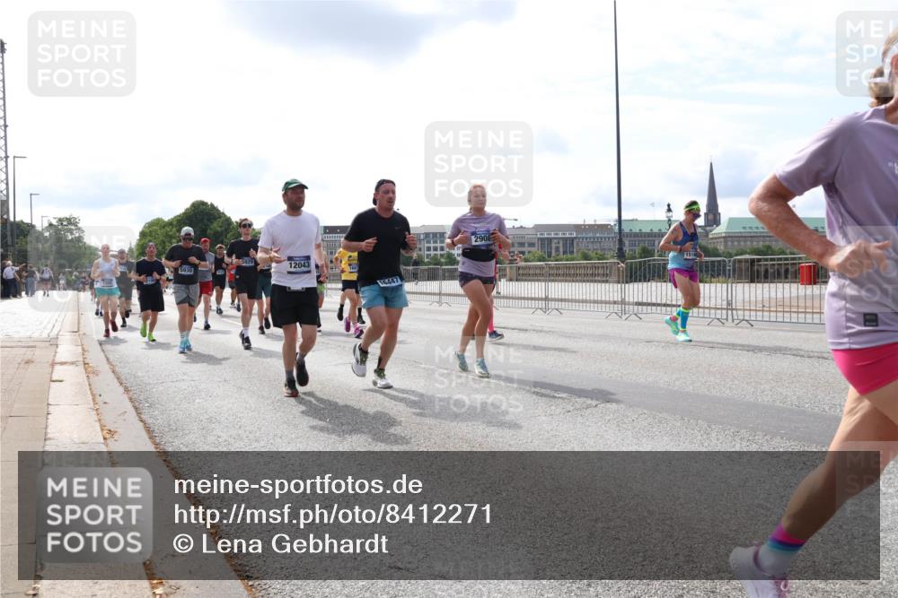 29.06.2025 - hella hamburg halbmarathon Lena Gebhardt http://msf.ph/oto/8412271 29.06.2025 10:17:14 Lombardsbrücke 5929, 5930, 12043, 16447, 2908, 1514, 1083, 1117, 1137, 1240, 1298, 1331, 1348, 1356, 1403, 1477, 1553, 1602, 2225, 2305, 2860, 2908, 3088, 3210, 3450, 3464, 3466, 3622, 3802, 3803, 4194, 4852, 5023, 5390, 5929, 5930, 5995, 6126, 6128, 6328, 6520, 6522, 6742, 6941, 6948, 7011, 7114, 7115, 7257, 7291, 7345, 7360, 7376, 7410, 7445, 7566, 7647, 7844, 7924, 7928, 7945, 8210, 8253, 8263, 8309, 8351, 8433, 8513, 8558, 8619, 8895, 8983, 9091, 9152, 9208, 9259 meine-sportfotos.de