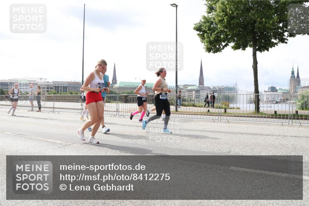 29.06.2025 - hella hamburg halbmarathon Lena Gebhardt http://msf.ph/oto/8412275 29.06.2025 10:41:56 Lombardsbrücke 4541, 1039, 1314, 1509, 1623, 1648, 1712, 1752, 2145, 2153, 2523, 2974, 3276, 3326, 3344, 3459, 3460, 3568, 4329, 4415, 4541, 4735, 4736, 4787, 4885, 5432, 5671, 6136, 6137, 6153, 6320, 6430, 6436, 6450, 6618, 6837, 6846, 6917, 7022, 7023, 7357, 7477, 7955, 7968, 8004, 8014, 8162, 8163, 8300, 8301, 8443, 8848, 8897, 8908, 9008, 9223, 9467, 9588, 10027, 10348, 10483, 10623, 11011, 11166 meine-sportfotos.de