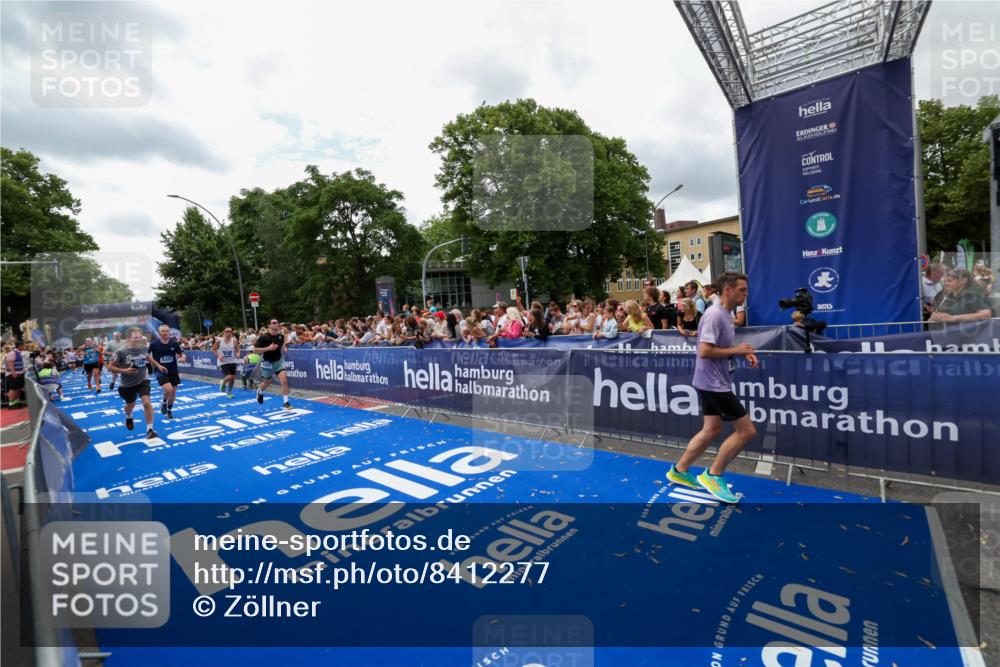 29.06.2025 - hella hamburg halbmarathon Zöllner http://msf.ph/oto/8412277 29.06.2025 10:46:36 Ziel 4497, 5459, 8482, 9051, 9232, 9386, 9529, 9786, 13525, 15133, 15206, 17281, 17461, 18882 meine-sportfotos.de