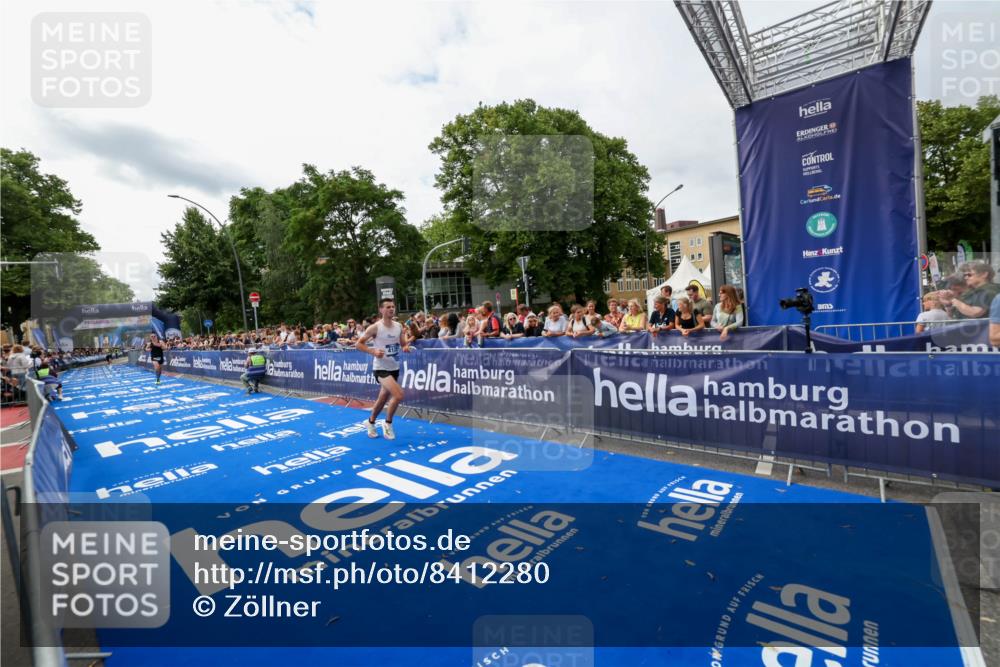 29.06.2025 - hella hamburg halbmarathon Zöllner http://msf.ph/oto/8412280 29.06.2025 10:23:07 Ziel 4128, 7862, 18930 meine-sportfotos.de