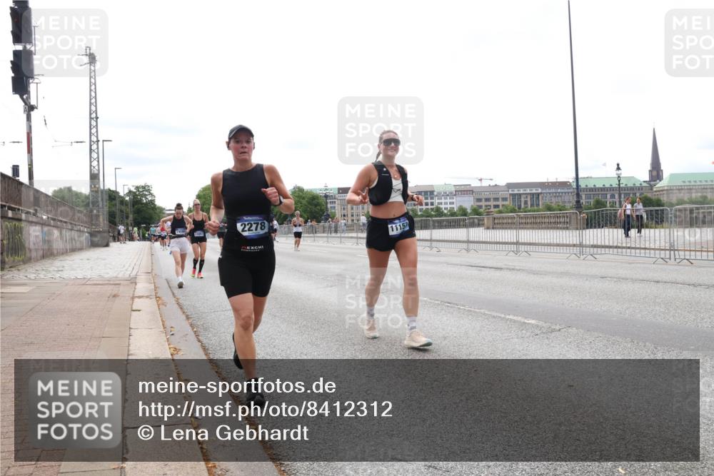 29.06.2025 - hella hamburg halbmarathon Lena Gebhardt http://msf.ph/oto/8412312 29.06.2025 10:25:36 Lombardsbrücke 11662, 2278, 11157, 1093, 1305, 1479, 1481, 1627, 2278, 3343, 3765, 3920, 3961, 3963, 4378, 4797, 5028, 5564, 5814, 6663, 6869, 8881, 8962, 9811, 9927, 10104, 10845, 10846, 11157, 11596, 11662, 11699, 11921, 12074, 12505, 12838, 13510, 13653, 13842, 14086, 14223, 14936, 15016, 15119, 15283, 15679, 16289, 16354, 16381, 16421, 16422, 16927 meine-sportfotos.de