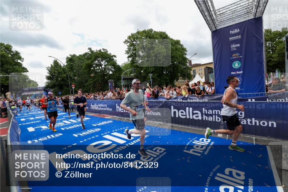 29.06.2025 - hella hamburg halbmarathon Zöllner http://msf.ph/oto/8412329 29.06.2025 10:46:39 Ziel 1920, 1942, 5459, 8482, 9051, 9232, 9529, 13525, 13554, 15026, 15133, 15206, 15714, 17281, 17461, 18297, 18882 meine-sportfotos.de